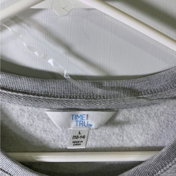Time and Tru NEW Large‎ Grey Embroidered Sweatshirt - Picture 4 of 6